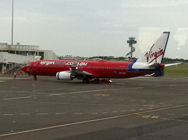 244f.Virgin Blue 737-800, Sydney Int'l